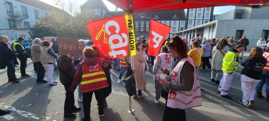 barnum CGT Riom devant l'hôpital